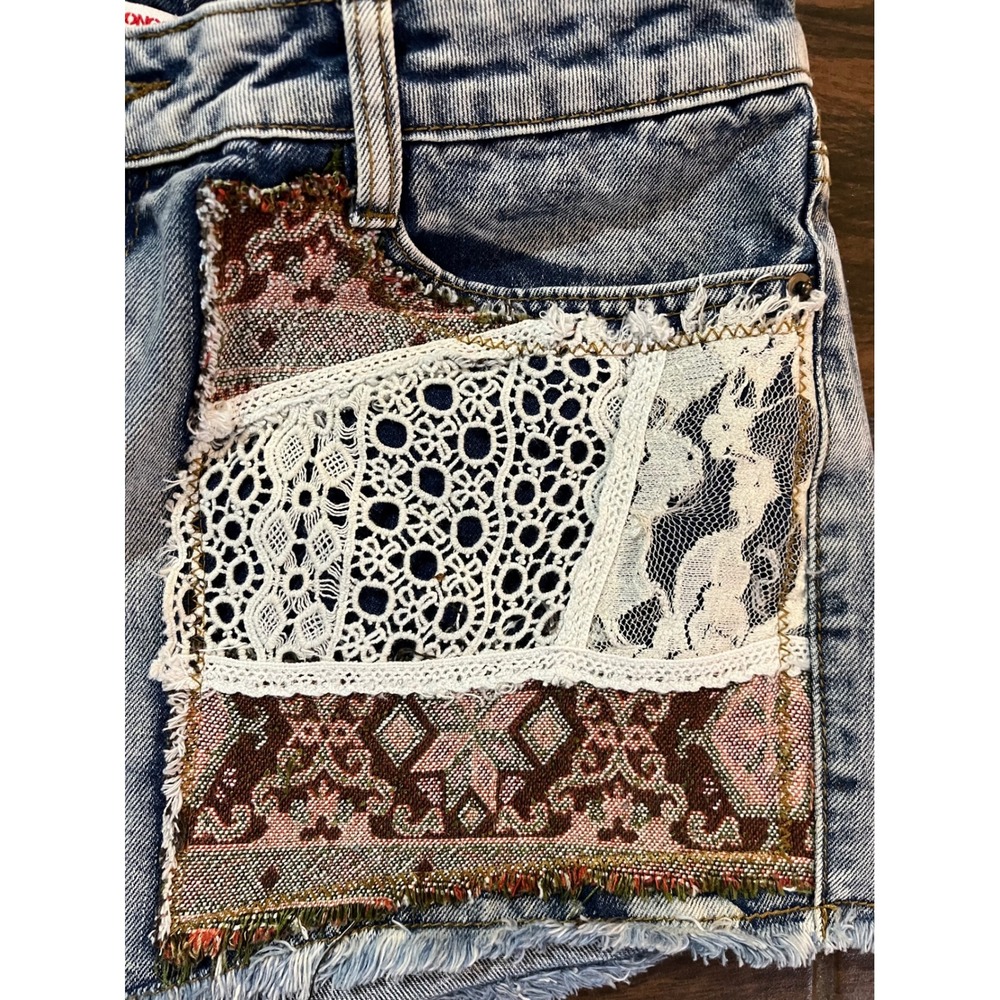 Bongo Womens Boho Tapestry Lace Patchwork Denim Shorts Light Wash Size 9 - Picture 3 of 7